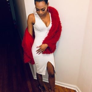 White . Low cut . Simple but Cute